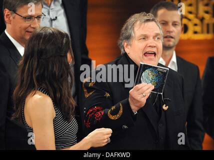 US actress Jessica Beal (L), German actor Til Schweiger (R) and US singer Meat Loaf take part in the German television game show 'Wetten, dass...?' (Wanna bet that...?) broadcast on German public television network ZDF at the Rothaus Halle venue in Friedrichshafen, Germany, 3 December 2011. The entertainment show is the final edition hosted by German television presenter Gottschalk Stock Photo