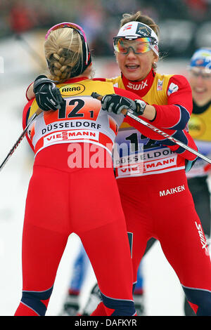 Norway's Mari Eide (L) and Maiken Caspersen Falla celebrate their win in the team sprint race of the Cross-country skiing World Cup in Duesseldorf, Germany, 04 December 2011. Photo: Kevin Kurek Stock Photo