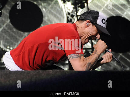 Singer Anthony Kiedis of the US band Red Hot Chili Peppers performs on stage of the O2 World in Berlin, Germany, 04 December 2011. The band presented their new album 'I'm With You'. Photo: Britta Pedersen / EDITORIAL USE ONLY Stock Photo