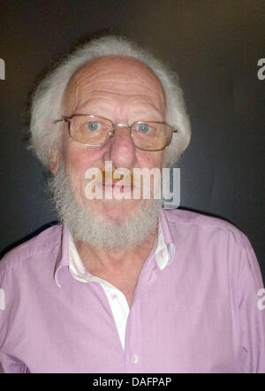 Member of the Irish folk band 'The Dubliners', Eamonn Campbell, pictured prior to a performance of his band in Hamburg, Germany, 3 December 2011. The Dubliners formed in Dublin in                                                                   1962. Photo:  Holger Kasnitz Stock Photo