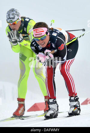 (R-L:) Evi Sachenbacher-Stehle of Germany and Vesna Fabjan of Slovenia compete in the Women's Cross Country Relay 4x5 km Clasic/Free final competition at the Nordic Skiing World Championships in Oslo, Norway, 03 March 2011. Photo: Hendrik Schmidt Stock Photo