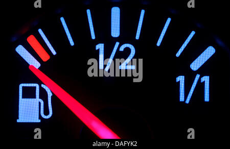 A fuel indicator of a car pictured in Leipzig, Germany, 07 March 2011. A petrol summit is to be held on 08 March to debate on the confusions caused with the launch of 95-octane Super E10 'eco-frendly' petrol. E10 is so named because ten per cent of the mix is ethanol from grain and sugar crops, the rest is refined petrol. Up to ten per cent of cars that could safely burn the old Su Stock Photo