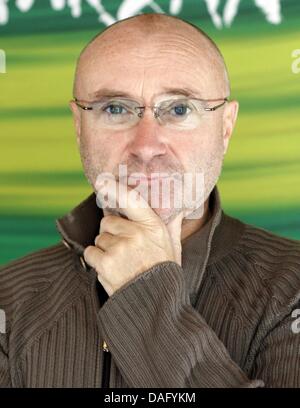 (dpa file) A file picture dated 02 October 2008 of British musician Phil Collins in Hamburg, Germany. Collins withdraws from the music business, he told in an interview with 'FHM' Magazine. Photo: Sebastian Widmann Stock Photo