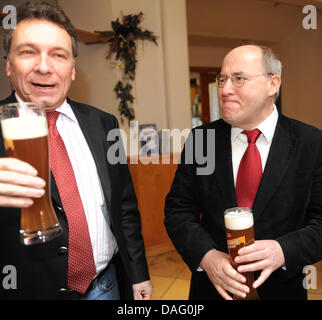 Chairman of the The Left Party Gregor Gysi (R) and party leader Klaus Ernst drink beer during the 'Political Ash Wednesday' event initiated by the party in Tiefenbach, Germany, 09 March 2011. Photo: Marc Mueller