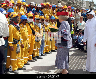 Queen Beatrix visits the Ras Laffan Industrial city (RLIC) and the Shell pearl GTL on the second day of the Dutch royals' state visit to Doha, Qatar, 10 March 2011. Photo: Albert Nieboer  NETHERLANDS OUT Stock Photo