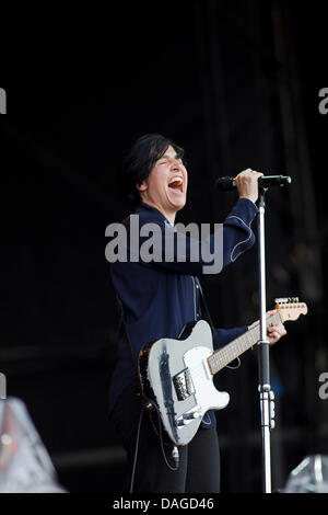 Balado, Kinross, Scotland, UK, Friday, 12th July, 2013. Sharleen Spiteri of Glasgow band Texas on  the Radio One Stage  at T in the Park 2013, three day music festival is now in it's twentieth year. Credit:  drew farrell/Alamy Live News Stock Photo