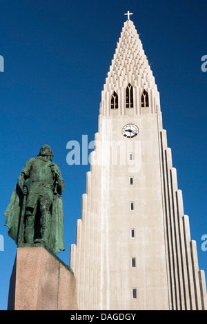 Statue of Leifur Eiriksson in front of Hallgrímskirkja Church - Reykjavik, Iceland Stock Photo