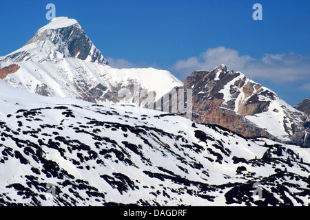 Dolomite summits of the Kreuzkofel group, Italy, South Tyrol, Dolomites, Fanes-Sennes-Prags Nature Park Stock Photo