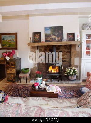 Cottage fireplaces stoves traditional hi-res stock photography and images -  Alamy