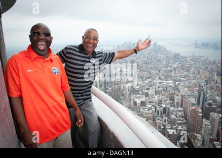 July 12, 2013 - Manhattan, New York, U.S. - Baseball Hall of Famer OZZIE SMITH, NY Mets Legend MOOKIE WILSON and MR. MET light the Empire State Building ''NY Mets Blue and Orange'' to celebrate the start of MLB All-Star Week, Friday, July 12, 2013. (Credit Image: © Bryan Smith/ZUMAPRESS.com) Stock Photo