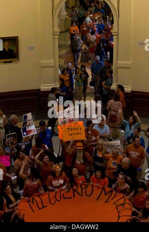 Austin, Texas, USA. 12th July, 2013.Texas Senate votes for Final Passage of Texas Abortion Bill, 19-11. Pro-choice and Pro-Life attended to show their support. Stock Photo