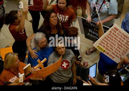 Austin, Texas, USA. 12th July, 2013.Texas Senate votes for Final Passage of Texas Abortion Bill, 19-11. Pro-choice and Pro-Life attended to show their support. Credit:  Sandra Dahdah/ZUMAPRESS.com/Alamy Live News Stock Photo