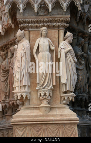 Statues to the Left of the Central Portal of Reims Cathedral Entrance ...