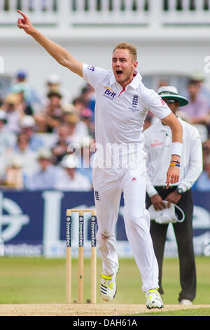 Nottingham, UK. 13th July, 2013. Stuart Broad during day four of the first Investec Ashes Test match at Trent Bridge Cricket Ground on July 13, 2013 in Nottingham, England. Credit:  Mitchell Gunn/ESPA/Alamy Live News Stock Photo