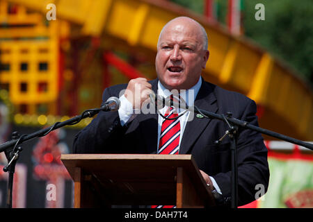 Bob Crow speaking at the 129th Durham Miners Gala at Durham, England. Crow is the General Secretary of the National Union of Rail, Maritime and Transport Workers (RMT). Stock Photo