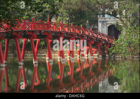 The Huc Bridge, Hoan Kiem Lake, Hanoi, Vietnam Stock Photo