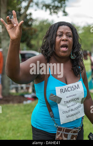 July 13, 2013 - Sanford, FL, USA: Big Mama Jones expresses her opinion outside the Seminole County Courthouse during day 2 of jury deliberation in the trial of George Zimmerman, Zimmerman was charged in 2012 for the shooting death of Trayvon Martin in Sanford, FL Stock Photo