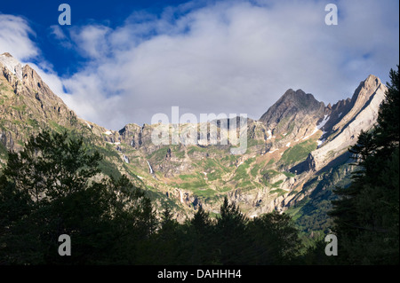 The head of the Pineta Valley (Valle de Pineta), Huesca Province, Aragon, Spain Stock Photo