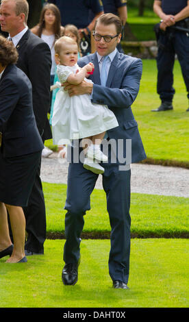 Island Oland, Sweden. 14th July, 2013. Prince Daniel and Princess Estelle of Sweden celebrate the 36th birthday of Swedish Crown Princess Victoria at Solliden Castle on Oeland, Sweden Sunday 14 July 2013, Photo: Albert Nieboer/ / /dpa/Alamy Live News Stock Photo