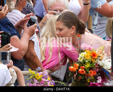 Island Oland, Sweden. 14th July, 2013. Crown Princess Victoria of Sweden (R) meets wellwishers as she celebrates her 36th birthday at Solliden Castle on Oeland, Sweden Sunday 14 July 2013, Photo: Albert Nieboer/ / /dpa/Alamy Live News Stock Photo