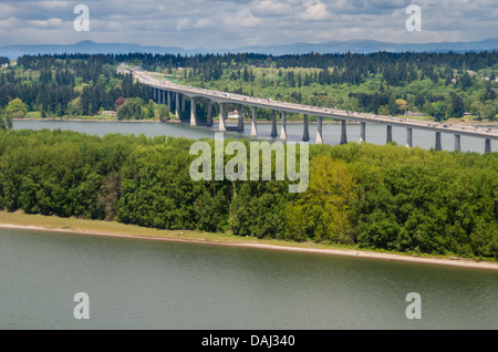 Glenn L Jackson Memorial Bridge I-205 freeway over ...