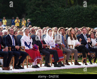 Borgholm, Sweden. 14th July, 2013. Prince Daniel (L-R), Crown Princess Victoria, King Carl XVI Gustaf, Queen Silvia, Prince Carl Philip, Princess Madeleine and her husband Christopher O'Neill attend the celebrations of Crown Princess Victoria's 36th birthday in Borgholm, Sweden, 14 July 2013. Photo: Albert Nieboer //dpa/Alamy Live News Stock Photo