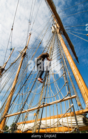 Ship Climbing Rigging Climbing the Rigging Stock Photo - Alamy