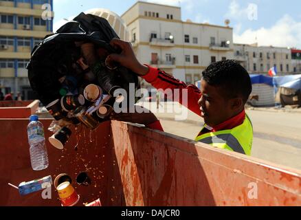 A young Libyan man of the local citizens group 'Keep Benghazi free and ...