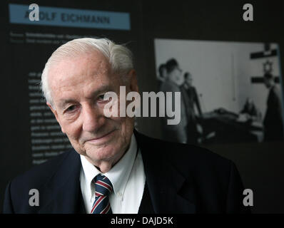 Israeli attorney and former deputy prosecutor at the trial against Nazi criminal Adolf Eichmann, Gabriel Bach, attends the exhibition 'Facing Justice - Adolf Eichmann on trial (Der Prozess - Adolf Eichmann vor Gericht) in Berlin, Germany, 5 April 2011. The exhibition, which documents the trial against Eichman in 1961, will open at the 'Topography of Terror' foundation in Berlin on  Stock Photo