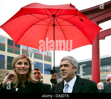 (dpa File) An archive picture, dated 12 January 2011, shows Portuguese Prime Minister Jose Socrates (R) arriving at the Heimtextil trade fair for consumer goods in Frankfurt, Germany. Debt-ridden Portugal will file an application for financial aid from the European Union, stated Portugal's Minister of Finance  Teixeira dos Santos on Wednesday, 6 April 2011. Photo: Frank Rumpenhorst Stock Photo