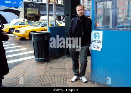 The German artist Stefan Haferkamp poses next to a poster of the telephone company Verizon on the 6th Avenue in New York, USA, 11 April 2011. The street-art-campaign of Haferkamp invites the spectator to spit on the posters of the disliked telephone companies with chewing gums. Photo: Benedikt S. Scheper
