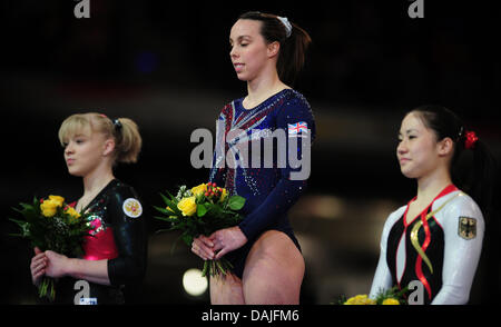 (L to R) Russian athlete Tatiana Nabieva, British athlete Elisabeth Tweddle and German Kim Bui pose on the podium during the award ceremony following the women's uneven bars competition at the 2011 artistic gymnastics European Championships in Berlin, Germany, 9 April 2011. Tweddle won gold; Nabieva took silver and Bui bronze.  Photo: Hannibal Hanschke Stock Photo