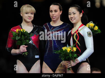 (L to R) Russian athlete Tatiana Nabieva, British athlete Elisabeth Tweddle and German Kim Bui pose on the podium during the award ceremony following the women's uneven bars competition at the 2011 artistic gymnastics European Championships in Berlin, Germany, 9 April 2011. Tweddle won gold; Nabieva took silver and Bui bronze.  Photo: Hannibal Hanschke Stock Photo