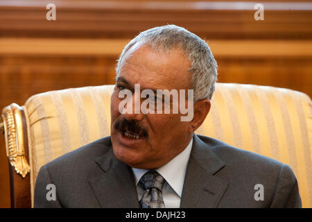 (FILE) An archive photo dated 11 January 2010 shows the President of the Republic of Yemen, Ali Abdullah Salih, one of the longest serving heads of state in the world in Sanaa, Yemen. The Arabic Gulf States are concerned about the escalation of violence in Yemen. They suggest that President Salih gives up his power and in return he will not be put on trial. Photo: Arno Burgi Stock Photo