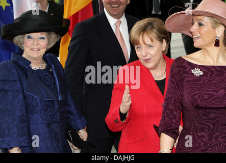 Queen Beatrix of the Netherlands (L-R), Crown Prince Willem-Alexander (back) and Princess Maxima (R) are welcomed by German Chancellor Angela Merkel (2ndR) at the chancellery in Berlin, Germany, 12 April 2011. The royal family is on a four-day-visit to Germany. Photo: Patrick van Katwijk Stock Photo