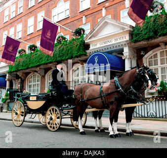 (HANDOUT) An undated handout shows a horse-drawn carriage in front of the five star Hotel Goring in London, Great Britain. Kate Middleton allegedly wants to spend the last night before her wedding with Prince William in a hotel. According to the tabloid 'The Sun,' Kate has booked the royal suite in the Goring Hotel for 18 April. The Palace has not given a confirmation. Photo: Richr