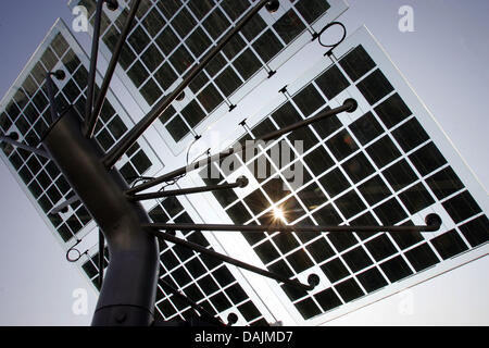(dpa File) - An archive picture, dated 9 September 2005, shows the photovoltaic installation of the solar technology company SMA in Niestal, Germany. Photo: Uwe Zucchi Stock Photo