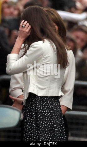 Kate Middleton arrives at The Goring Hotel in London, Great Britain, 28 April 2011. The fiancee of British Prince William will stay there before the Royal Wedding at Westminster Abbey on 29 April. Photo: Kay Nietfeld Stock Photo