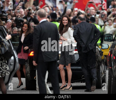 Kate Middleton arrives at The Goring Hotel in London, Great Britain, 28 April 2011. The fiancee of British Prince William will stay there before the Royal Wedding at Westminster Abbey on 29 April. Photo: Kay Nietfeld Stock Photo