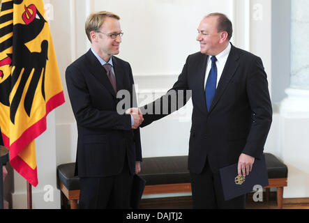 German Federal President Christian Wulff shakes the hand of the new President of the Germany Central Bank, former business consultant to the Chancellor, Jens Weidmann at Bellevue Palace in Berlin, Germany, 29 April 2011. Hi predecessor Weber has led the German Central Bank since 2004. Photo: HANNIBAL Stock Photo