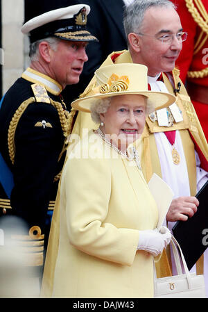 Queen Elizabeth II., Prince Charles (L) and Dean John Hall leave Westminster Abbey after the wedding ceremony of Prince William and Princess Catherine in London, Britain, 29 April 2011. Some 1,900 guests followed the royal marriage ceremony of Prince William and Kate Middleton in the church. Photo: Patrick van Katwijk Stock Photo