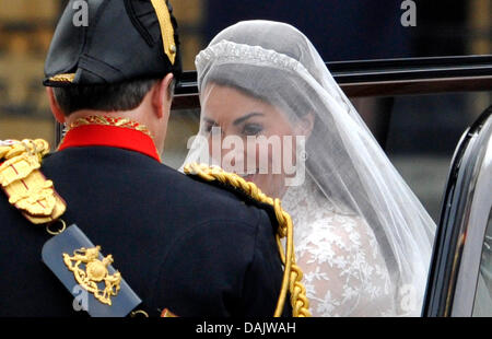 The bride Kate Middleton arrives at Westminster Abbey for her wedding ceremony with Prince William in London, Britain, 29 April 2011. Some 1,900 guests have been invited to the royal marriage ceremony. Photo: Boris Roessler dpa Stock Photo