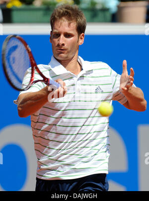 The German tennis pro Florian Mayer hits a forehand during his quarterfinal match with compatriot Philip Petzschner at the ATP Tennis Tournament in Munich, Germany, 30 April 2011. Mayer won 6:3, 6:4. Photo: Andreas Gebert Stock Photo