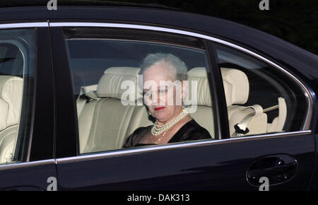 Queen Margrethe II of Denmark arrives for a party at the Hotel 'Mandarin Oriental' in London on Thursday, 28th April, 2011 on the eve of the royal wedding of Britain's Prince William and Kate Middleton on April 29. Photo: Peter Kneffel dpa Stock Photo
