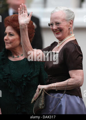 Queen Margrethe II. of Denmark arrives for a party at the Hotel 'Mandarin Oriental' in London on Thursday, 28th April, 2011 on the eve of the royal wedding of Britain's Prince William and Kate Middleton on April 29. Photo: Kay Nietfeld dpa Stock Photo