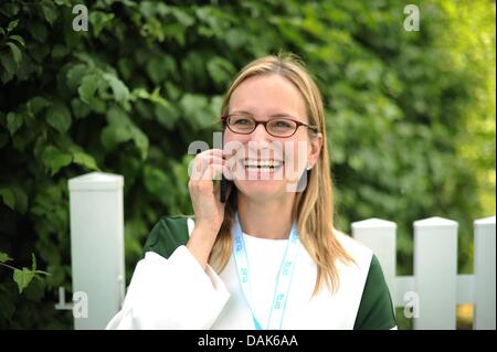 MUNICH/GERMANY - JULY 15: Jackie Reses (YAHOO!) speaks on the podium ...