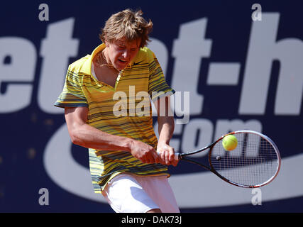 Hamburg, Germany. 15th July, 2013. German tennis player Alexander Zverev plays the ball during the first round tennis match against Bautista Agut from Spain at the ATP tournament in Hamburg, Germany, 15 July 2013. Photo: AXEL HEIMKEN/dpa/Alamy Live News Stock Photo