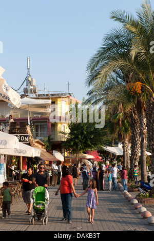 Türkei, Provinz Antalya, Side, Selimiye bildet das Zentrum von Side. Promenade am Meer. Stock Photo