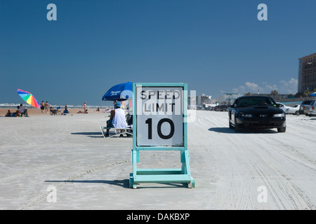 10 MPH ROAD SPEED LIMIT SIGN DAYTONA BEACH FLORIDA USA Stock Photo