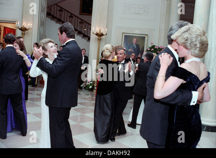 Diana, Princess of Wales dances with actor Clint Eastwood as First Lady Nancy Reagan dances with actor Tom Selleck during a White House Gala Dinner November 9, 1985 in Washington, DC. Stock Photo